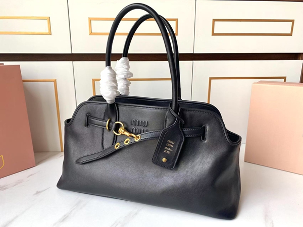 スーパーコピーブランドバッグ側面デザイン